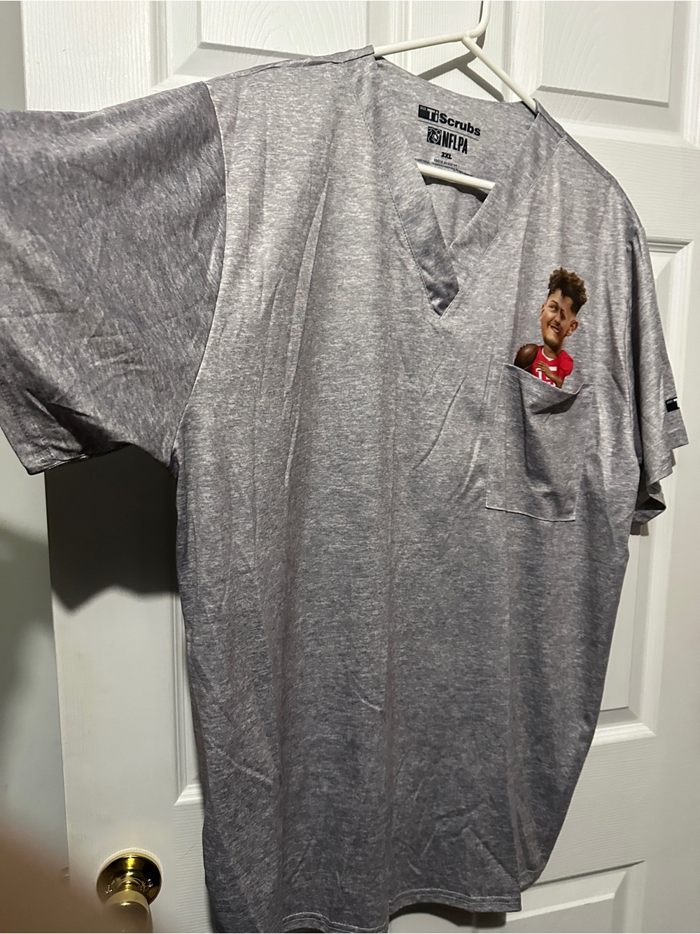 Mahomes in the pocket 2XL gray Kansas City Chiefs NFL Football Ti scrub top - Picture 6 of 9